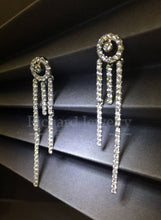 將圖片載入圖庫檢視器 Diamond Linear Drop Earrings