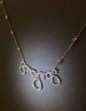 將圖片載入圖庫檢視器 Tri-Halo Diamond Necklace