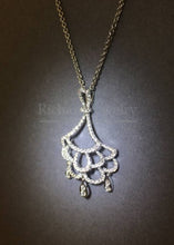 將圖片載入圖庫檢視器 Wavy Diamond Pendant