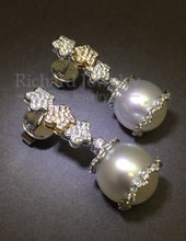 Carica l'immagine nel visualizzatore di Gallery, Tri-Star Dangling Pearl Earrings