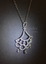 將圖片載入圖庫檢視器 Wavy Diamond Pendant