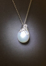 將圖片載入圖庫檢視器 Elegant South Sea Pearl Pendant