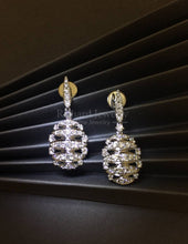 將圖片載入圖庫檢視器 Classic Dangling Diamond Earrings