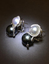 Carica l'immagine nel visualizzatore di Gallery, Classic South Sea Pearl Earrings