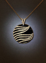 將圖片載入圖庫檢視器 Cut-out Wavy Agate Diamond Pendant