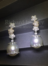 Load image into Gallery viewer, Tri-Star Dangling Pearl Earrings
