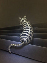 Carica l'immagine nel visualizzatore di Gallery, Bold Tiger Brooch