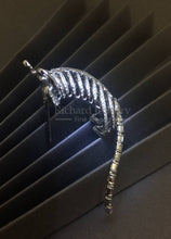 Carica l'immagine nel visualizzatore di Gallery, Bold Tiger Brooch