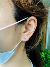 將圖片載入圖庫檢視器 Diamond Heart Stud Earrings