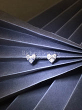將圖片載入圖庫檢視器 Diamond Heart Stud Earrings