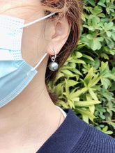 將圖片載入圖庫檢視器 Hoop Drop Tahitian Pearl Earrings