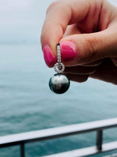 將圖片載入圖庫檢視器 Hoop Drop Tahitian Pearl Earrings