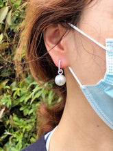 將圖片載入圖庫檢視器 Hoop Drop South Sea Pearl Earrings