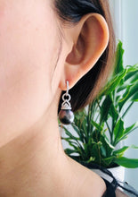 画像をギャラリービューアに読み込む, Dangling Black Pearl Earrings