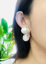 將圖片載入圖庫檢視器 One-Of-A-Kind Pearl Earrings
