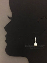 Load image into Gallery viewer, Dangling South Sea Pearl Earrings
