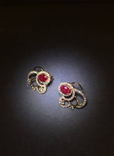 將圖片載入圖庫檢視器 Ruby & Diamond Open-space Wavy Earrings