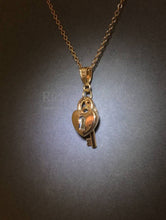 이미지를 갤러리 뷰어에 로드 , Key and Heart Lock Pendant