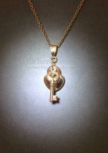 이미지를 갤러리 뷰어에 로드 , Key and Heart Lock Pendant
