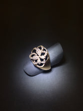 Load image into Gallery viewer, Black Agate Flower Ring
