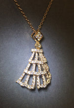 Carica l'immagine nel visualizzatore di Gallery, Open-space Diamond Pendant