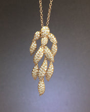 Carica l'immagine nel visualizzatore di Gallery, Diamond Pendant