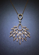 이미지를 갤러리 뷰어에 로드 , Peacock Diamond Pendant