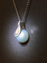 이미지를 갤러리 뷰어에 로드 , Two-Tone Gold Pearl Pendant