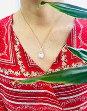 將圖片載入圖庫檢視器 South Sea Pearl Openwork Leaf Pendant