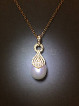 將圖片載入圖庫檢視器 South Sea Pearl Openwork Leaf Pendant
