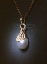 將圖片載入圖庫檢視器 South Sea Pearl Openwork Leaf Pendant