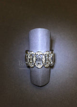 將圖片載入圖庫檢視器 Round and Baguette Diamond Soft Ring