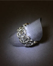 將圖片載入圖庫檢視器 Round and Baguette Diamond Soft Ring
