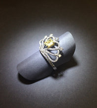 將圖片載入圖庫檢視器 Cushion-cut Yellow Diamond Ring