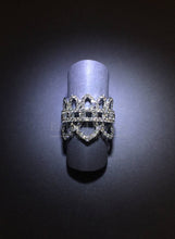 Carica l'immagine nel visualizzatore di Gallery, Crown Diamond Ring