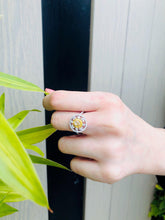 將圖片載入圖庫檢視器 Yellow & White Diamond Halo Ring