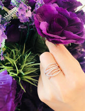 將圖片載入圖庫檢視器 Two-Tone Gold Crisscross Diamond Ring