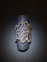 Load image into Gallery viewer, Open-space Flower Diamond Ring