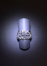 Carica l'immagine nel visualizzatore di Gallery, Open Space Diamond Ring