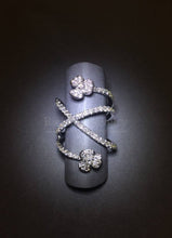 將圖片載入圖庫檢視器 Open-space Flowers Diamond Ring