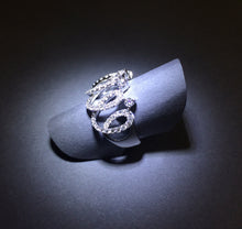 Carica l'immagine nel visualizzatore di Gallery, Multi-Loop Diamond Ring