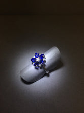 將圖片載入圖庫檢視器 Blue Sapphire Flower Ring