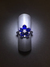 將圖片載入圖庫檢視器 Blue Sapphire Flower Ring