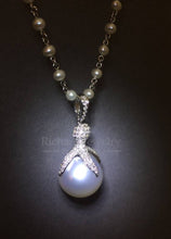 將圖片載入圖庫檢視器 Octopus Diamond Pearl Pendant