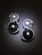 Carica l'immagine nel visualizzatore di Gallery, Classic South Sea Pearl Earrings