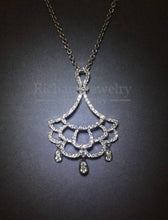 將圖片載入圖庫檢視器 Wavy Diamond Pendant