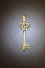 Load image into Gallery viewer, Dainty Key Pendant in Yellow Gold
