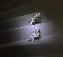 Carica l&#39;immagine nel visualizzatore di Gallery, Flower Diamond Earrings
