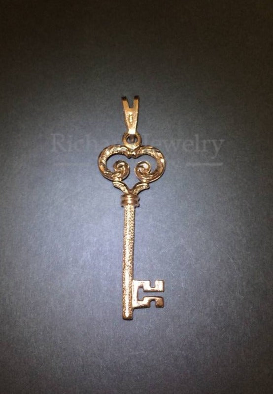 Dainty Key Pendant in Rose Gold