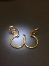 Carica l&#39;immagine nel visualizzatore di Gallery, Two-Finger Butterfly Diamond Ring
